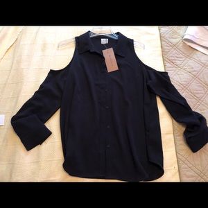 Paper Crane Cold shoulder button down blouse
